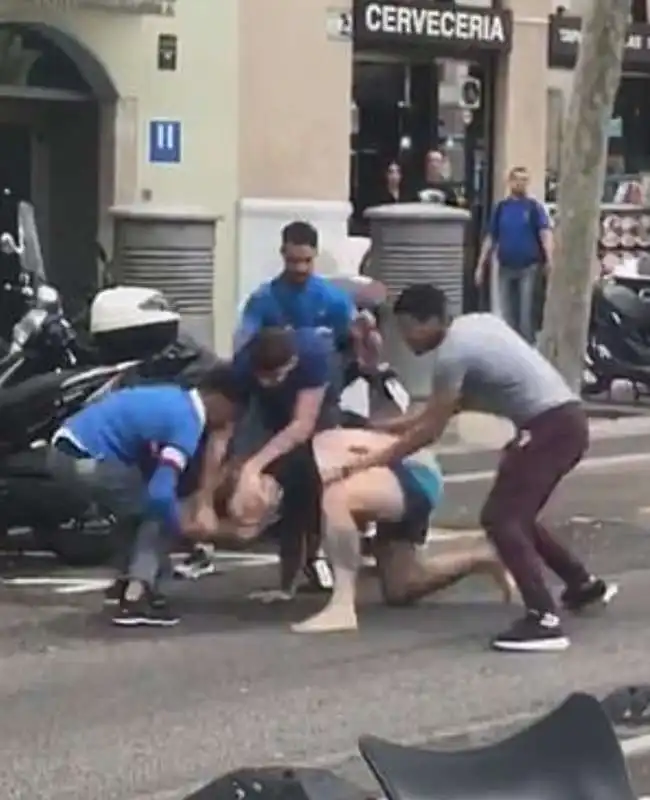 turista aggredito per l'orologio a barcellona 2