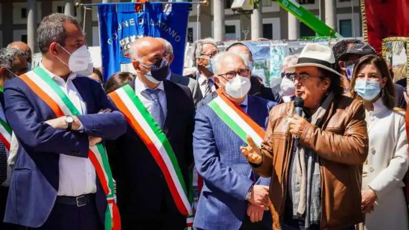 al bano carrisi in piazza a napoli 6