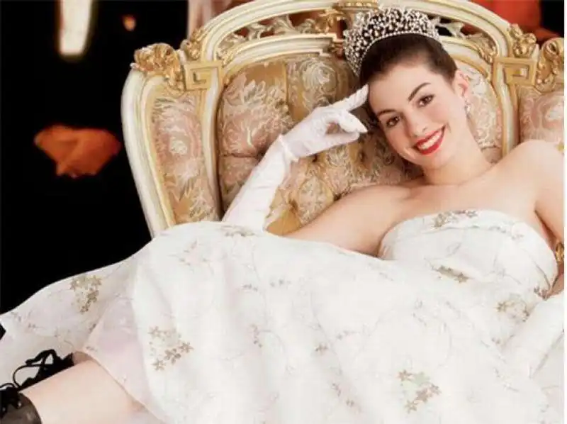 anne hathaway vestita da principessa