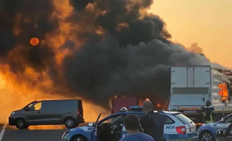 assalto al portavalori in autostrada 10