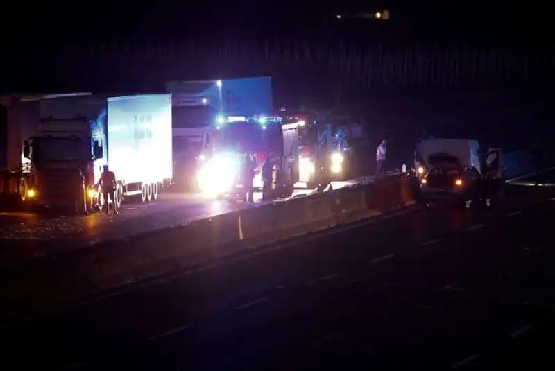 assalto al portavalori in autostrada 11