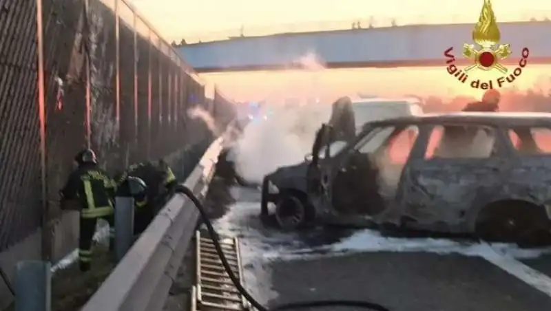 assalto al portavalori in autostrada 12