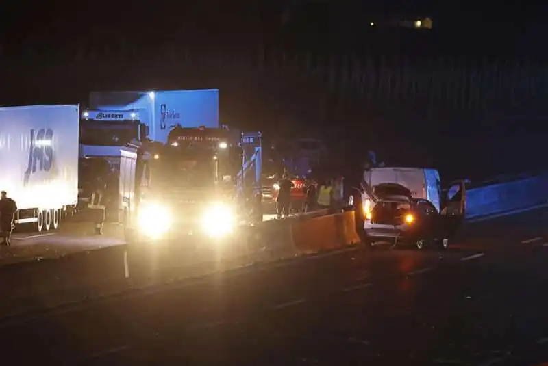 assalto al portavalori in autostrada 17