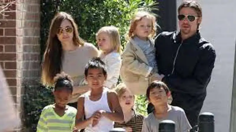 brad pitt angelina jolie famiglia