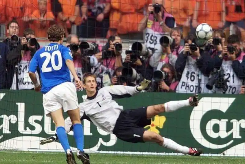 cucchiaio totti italia olanda euro2000 3