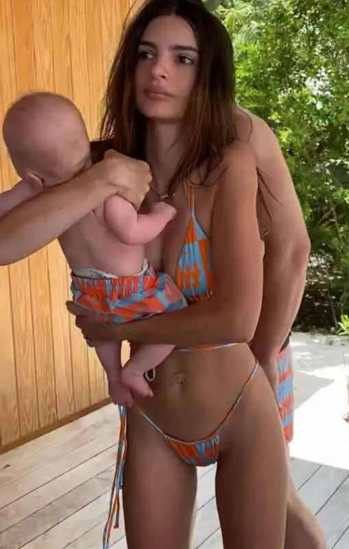 emily ratajkowski e il figlio 8