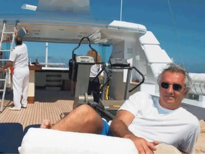 FLAVIO BRIATORE SULLO YACHT FORCE BLUE