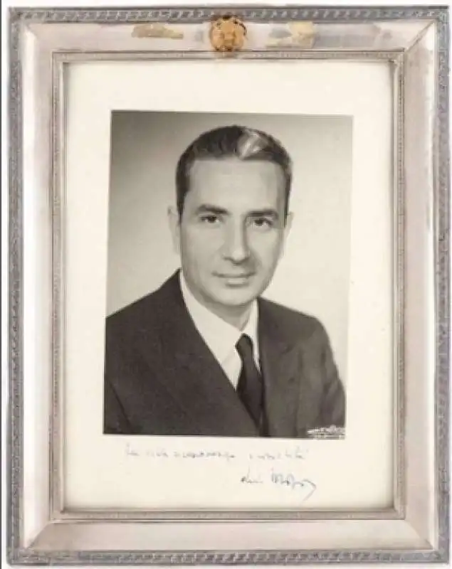 foto in bianco e nero di aldo moro con dedica e firma   asta eredita fanfani