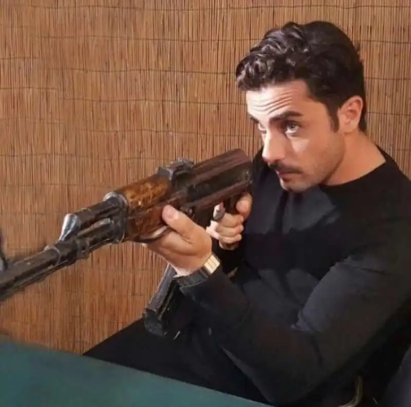 francesco sechi e il kalashnikov