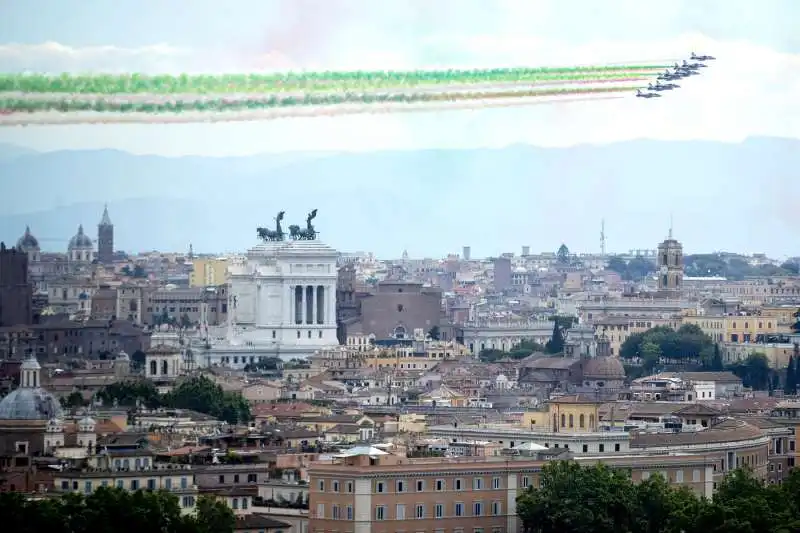 frecce tricolori sui cieli di roma   2 giugno 2021 2