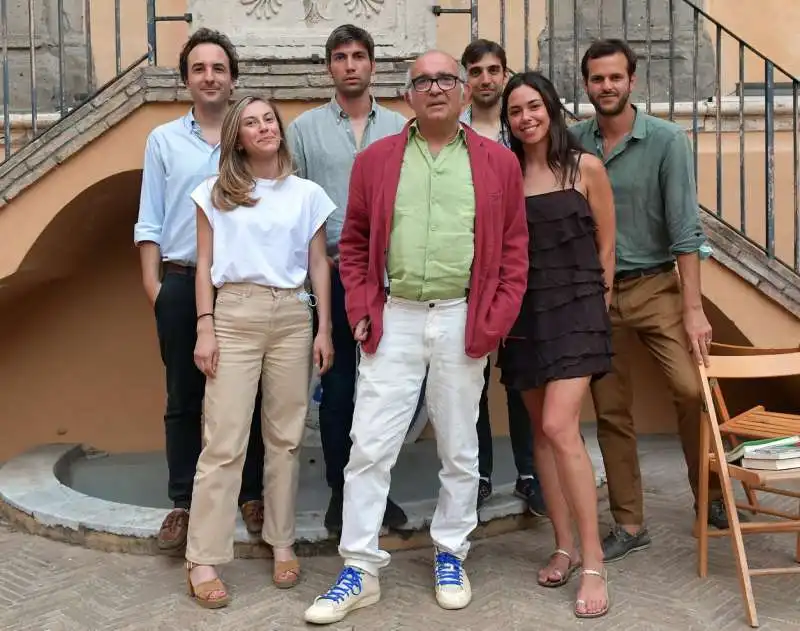 giancarlo dotto con i ragazzi della casa editrice gog  foto di bacco