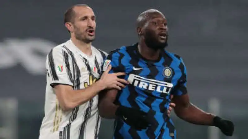 giorgio chiellini contro romelu lukaku 1