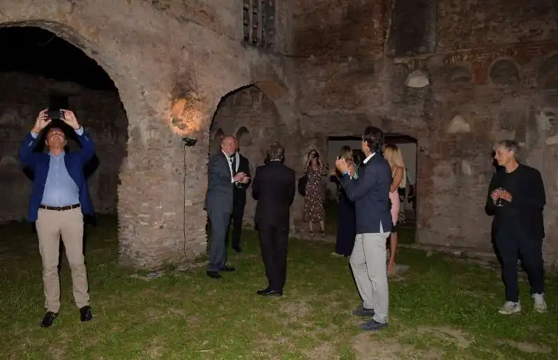 gli ospiti visitano il colombario dei liberti di augusto  (3)