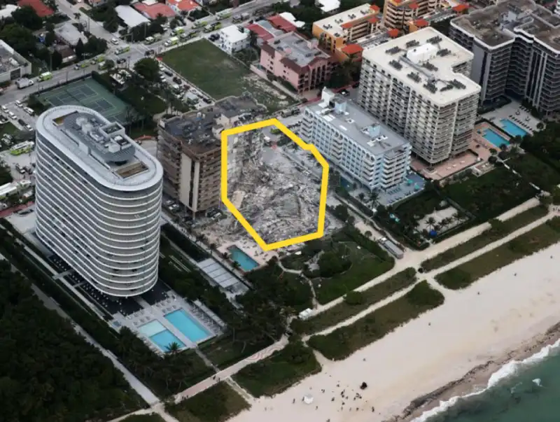 Il palazzo di Miami dopo il crollo