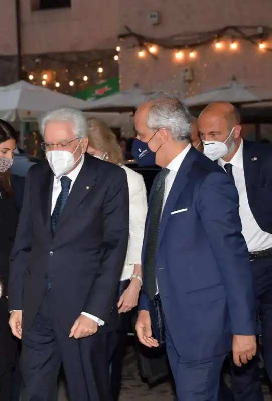 il presidente mattarella e il prefetto piantedosi  foto di bacco