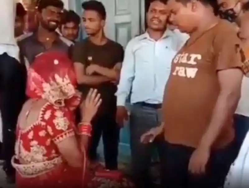 INDIA - SI TRAVESTE DA DONNA E VA AL MATRIMONIO DELLA SUA RAGAZZA COSTRETTA A SPOSARE UN ALTRO