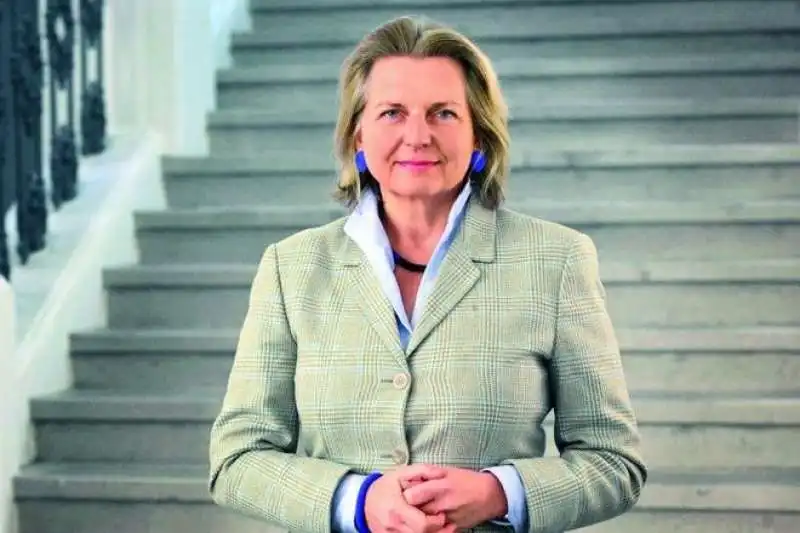 karin kneissl 6