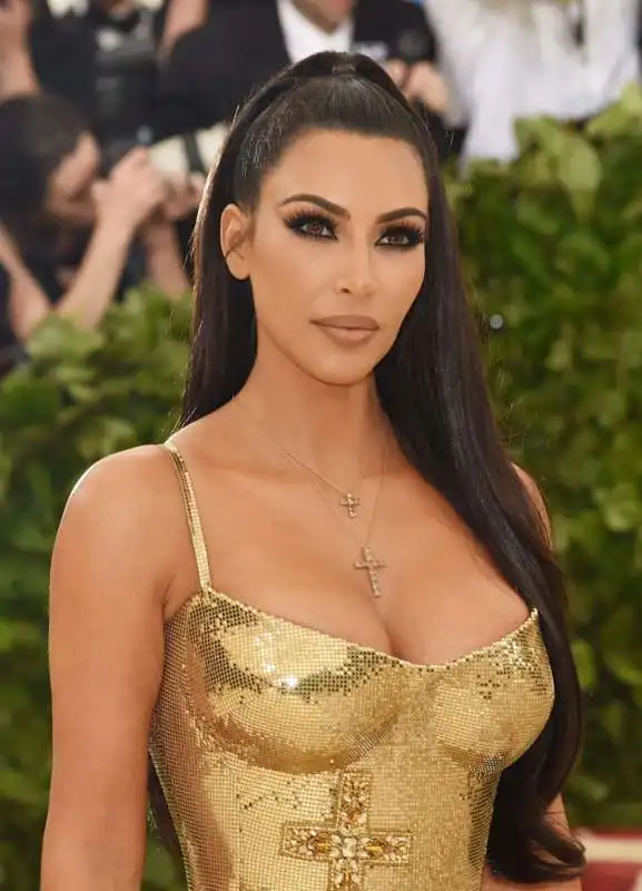 KIM KARDASHIAN