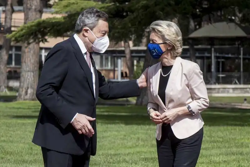 mario draghi ursula von der leyen a cinecitta