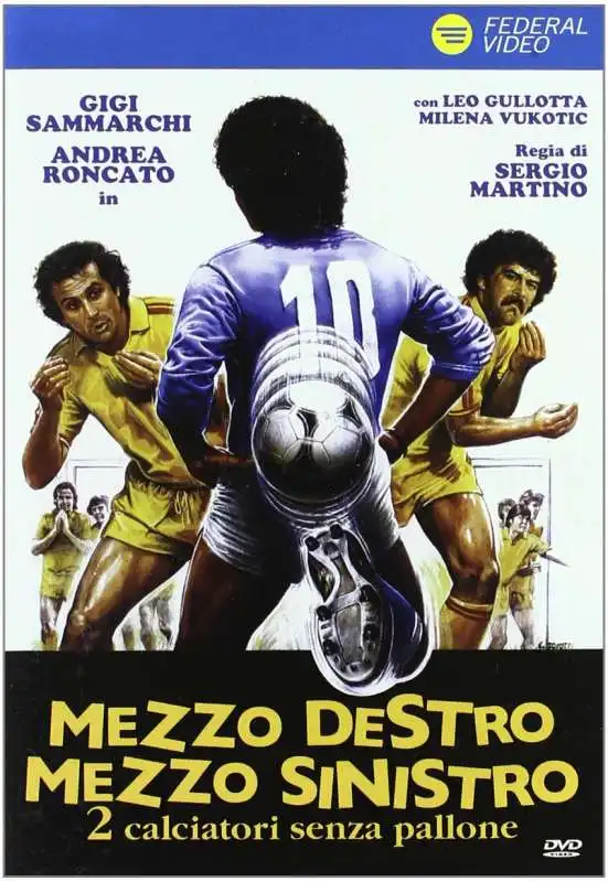 mezzo destro, mezzo sinistro  2 calciatori senza pallone 