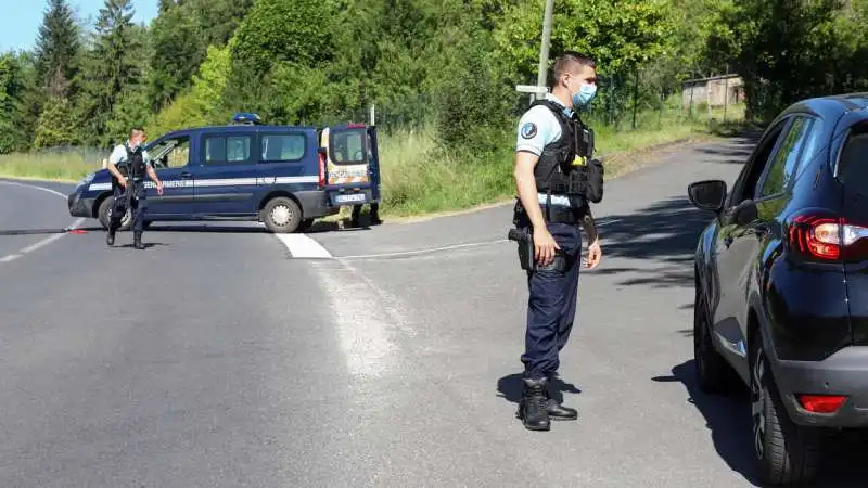 panico in francia per la fuga del militare