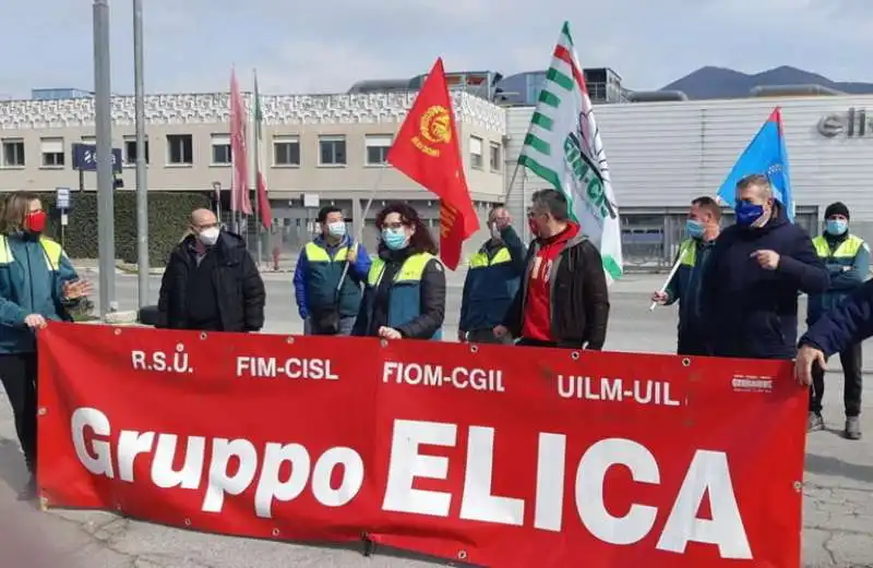 protesta contro delocalizzazione elica 