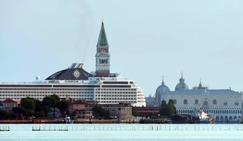 ritorno delle navi da crociera a venezia 2