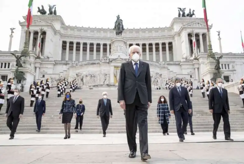 sergio mattarella  all altare della patria 2 giugno 2021    