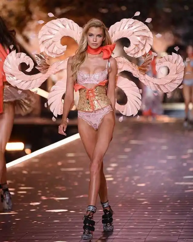 Stella Maxwell, Victoria's Secret Angels