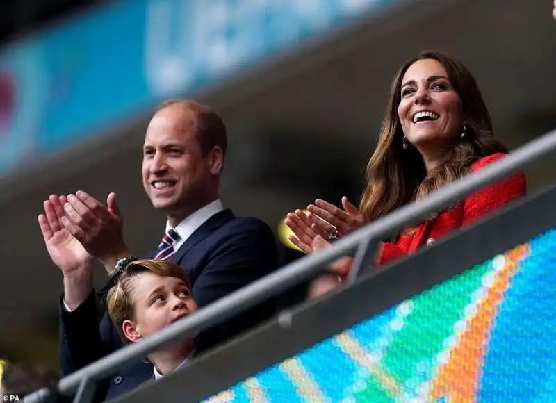 William, George e Kate a Wembley 14