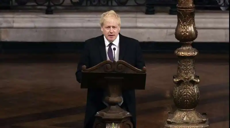 boris johnson parla alla cattedrale di st.paul