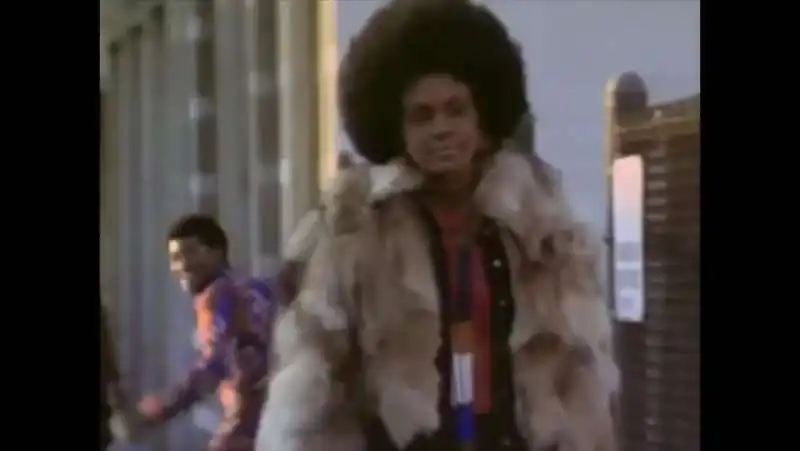 cleopatra jones licenza di uccidere 9