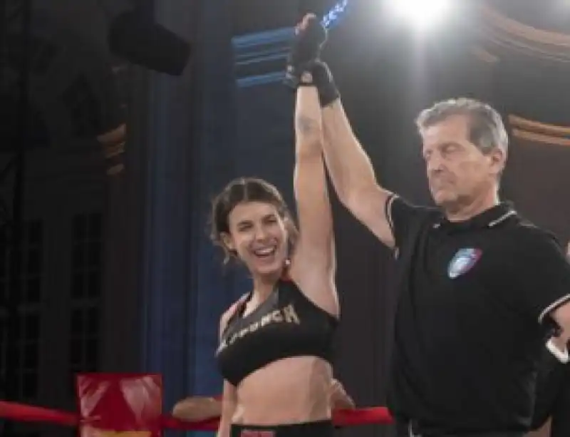 ELISABETTA CANALIS KICKBOXING