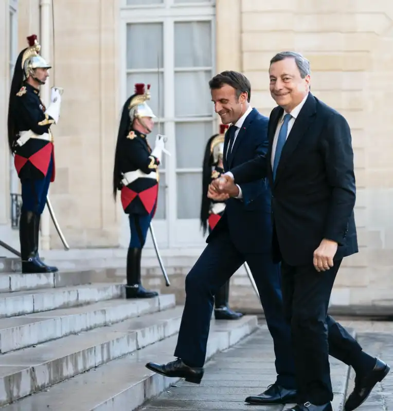  emmanuel macron  mario draghi 