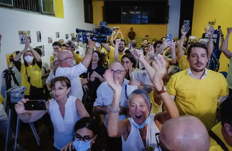 festeggiamenti al quartier generale di damiano tommasi a verona 