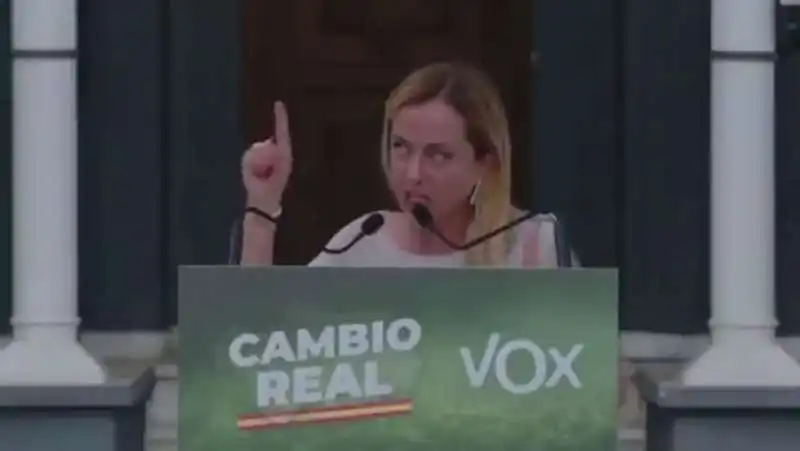 giorgia meloni al comizio di vox in spagna