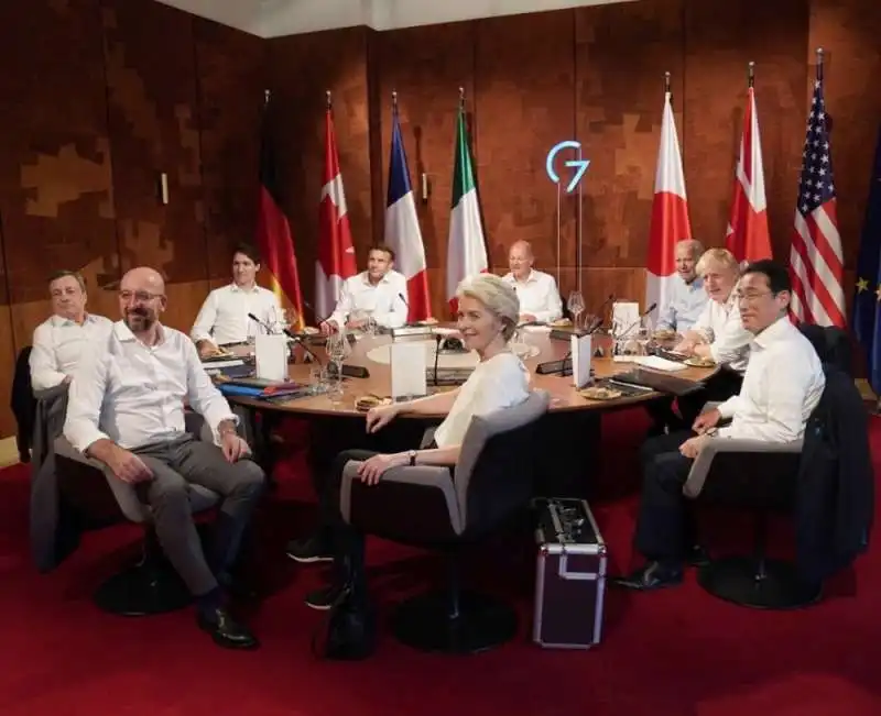 i leader del g7 in camicia