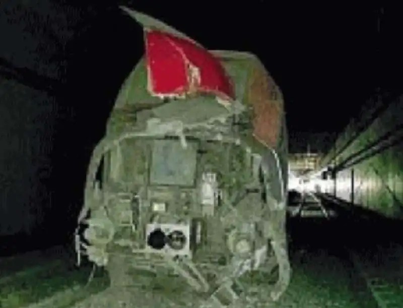 il locomotore del treno deragliato a roma 