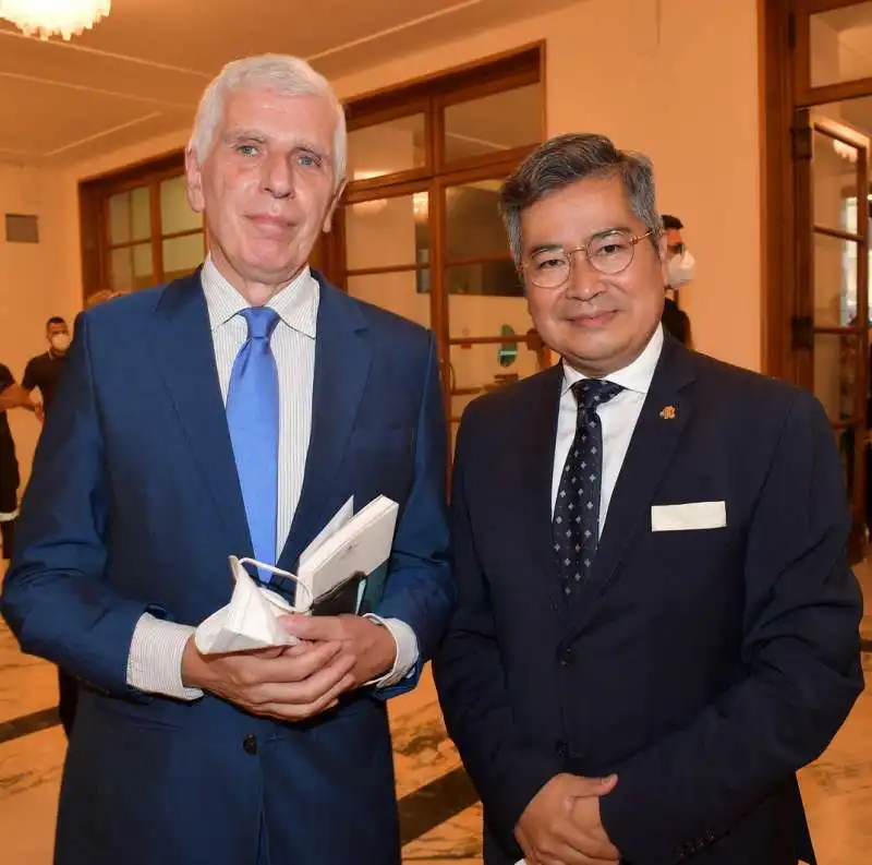 il marchese vincenzo grisostomi travaglini e il principe cambogiano sisowat ravivaddhana monipong foto di bacco