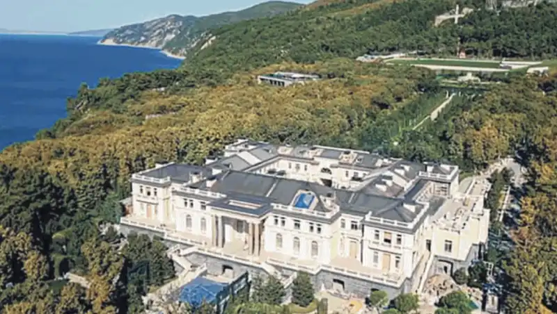 IL TESORO DI PUTIN - LA VILLA DA UN MILIARDO SUL MAR NERO