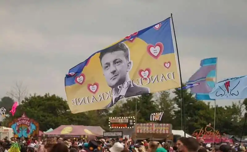 il videomessaggio di volodymyr zelensky al festival di glastonbury  5