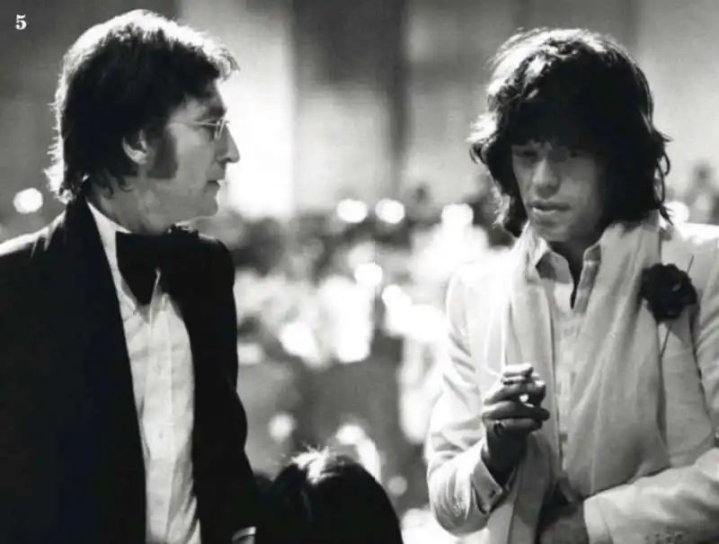 john lennon e mick jagger al century plaza hotel di los angeles   ph ron galella