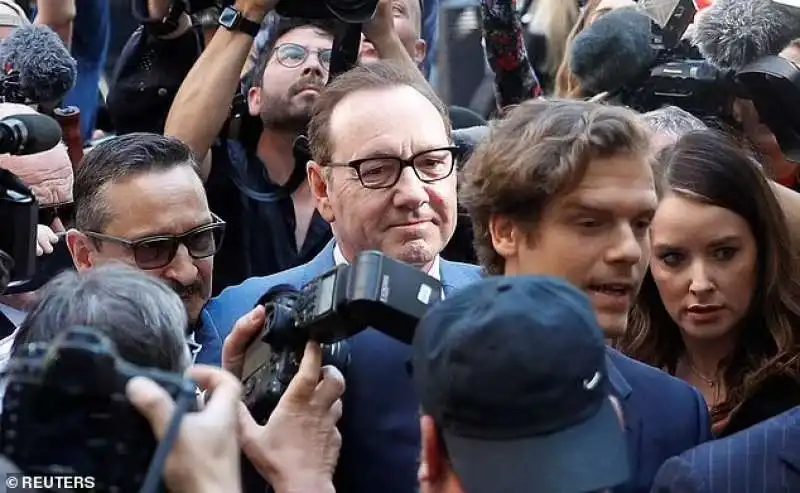 Kevin Spacey arriva al tribunale di Londra 4