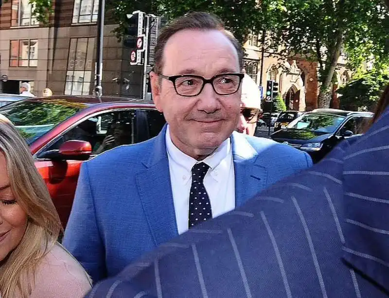 Kevin Spacey arriva al tribunale di Londra 7