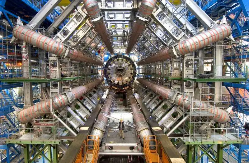 laboratori del cern di ginevra  