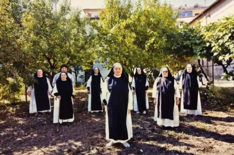 Le suore del convento di San Basilio a L'Aquila