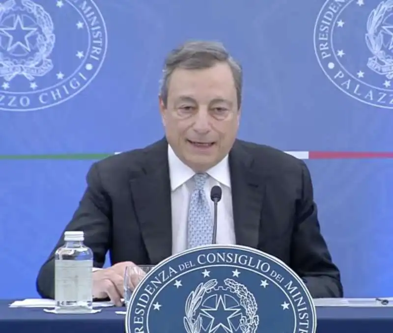 mario draghi in conferenza stampa   3