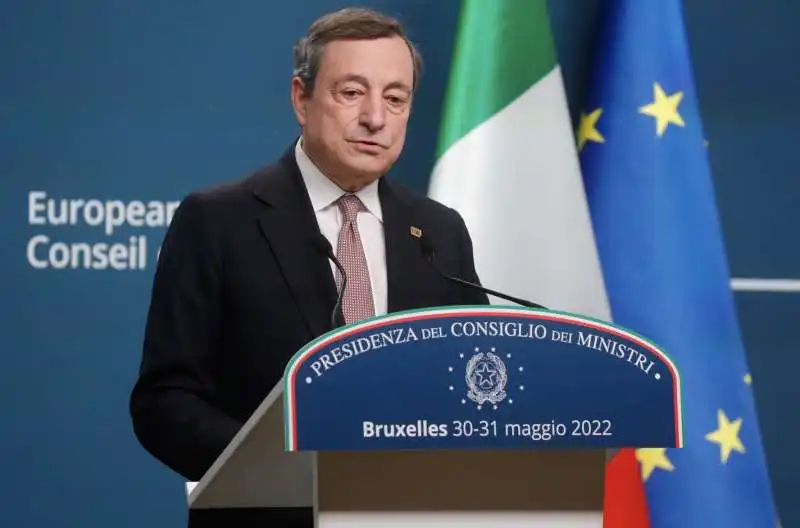 mario draghi in conferenza stampa a bruxelles  1