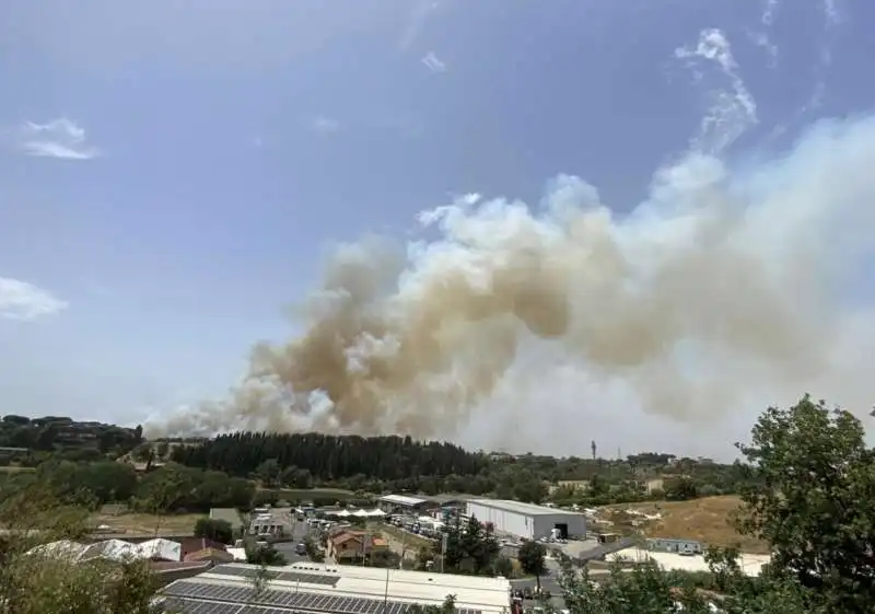 maxi incendio aurelia, a roma   14