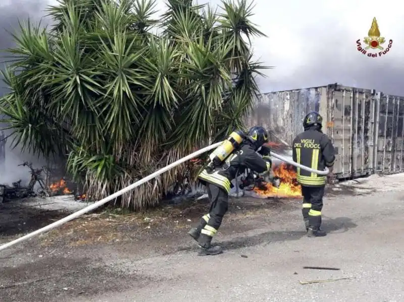 maxi incendio aurelia, a roma   15